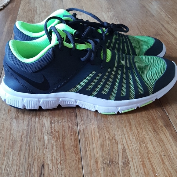 nike training flex show
